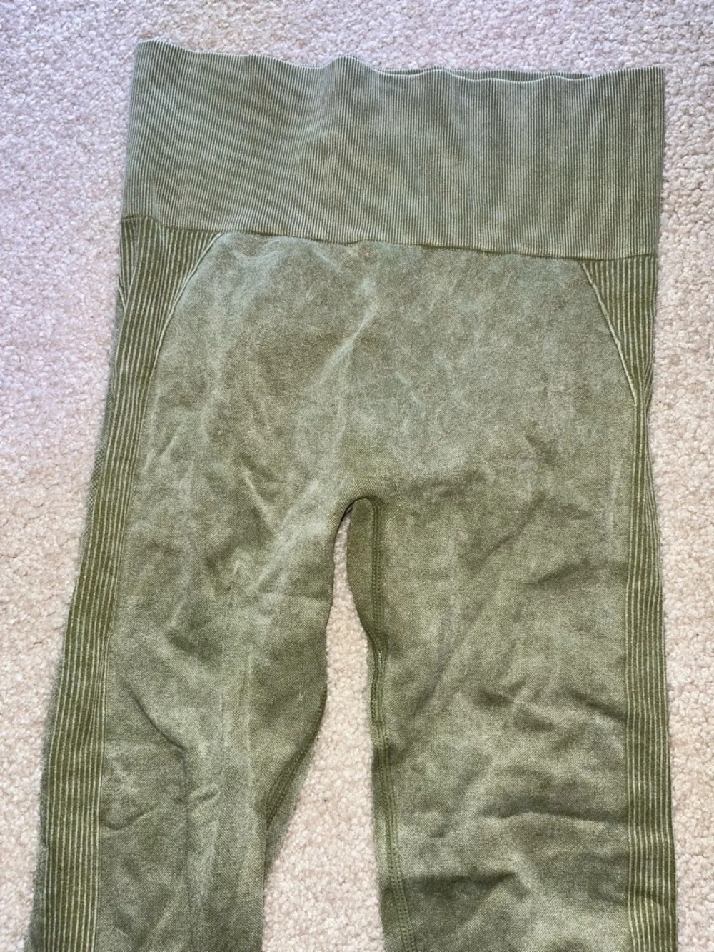 Olive Green Seamless Two-Piece Active Set w/ Scrunch Leggings - Picture 3 of 11